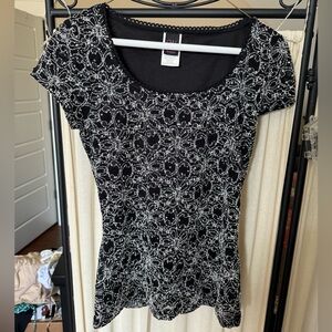 Wrapper Black and White Fitted Blouse